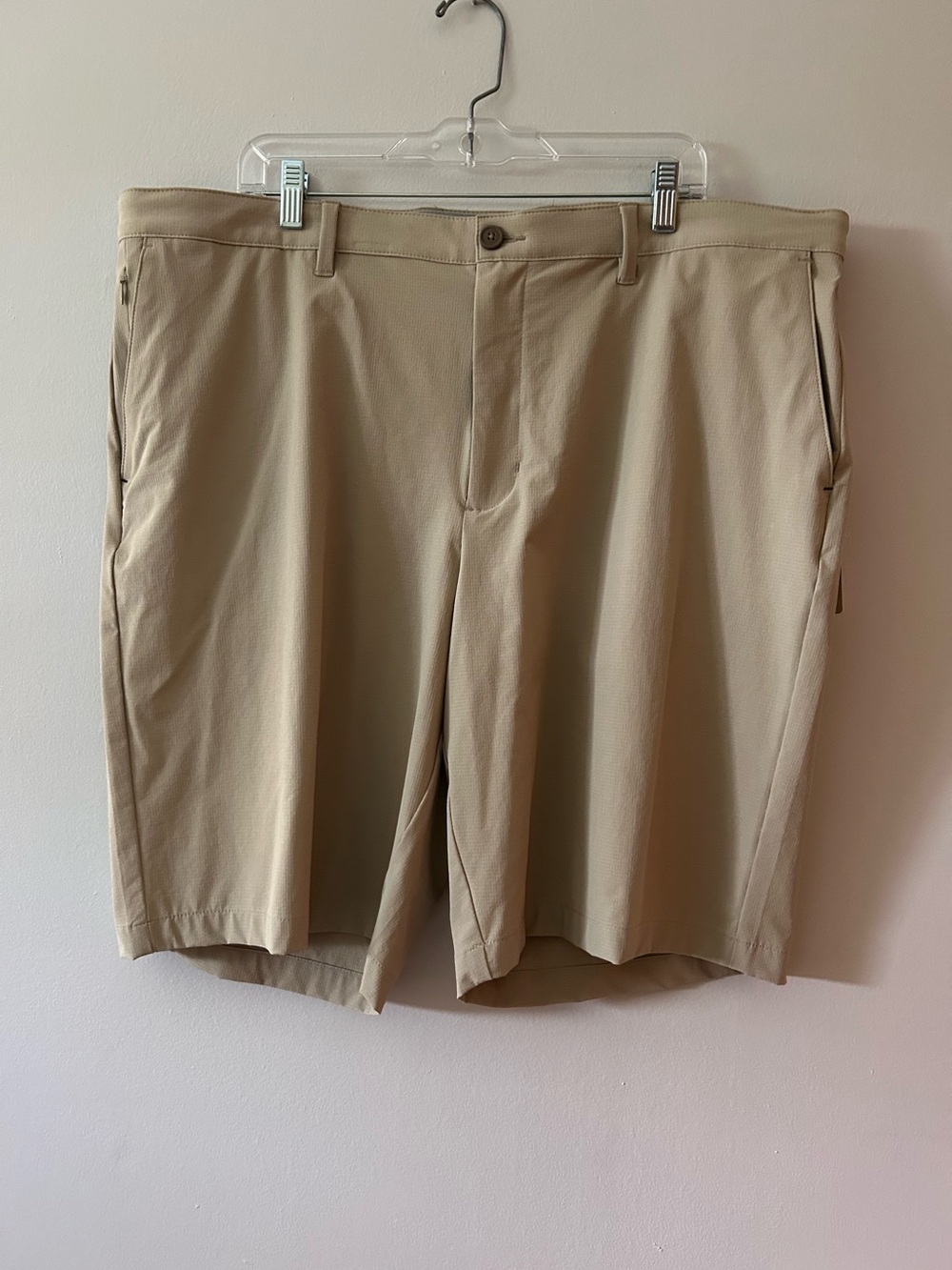 Tommy Bahama Chip Shot 10 Inch Short IslandZone UPF 30 Stone Khaki Size 42 NWT